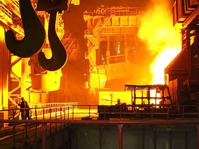 Има опасност от прекъсване на сливането на две големи металургични предприятия